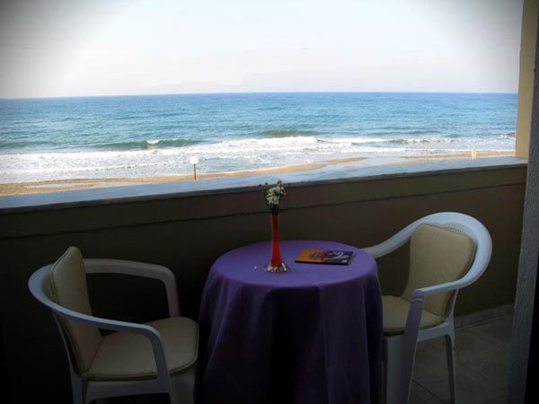 Golden Coast Seaside Apartments Rethymno  ภายนอก รูปภาพ