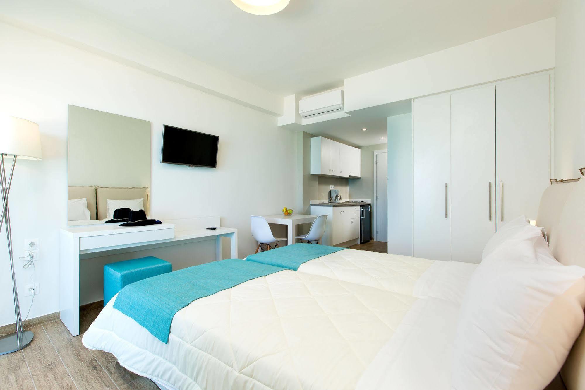 Golden Coast Seaside Apartments Rethymno  ภายนอก รูปภาพ