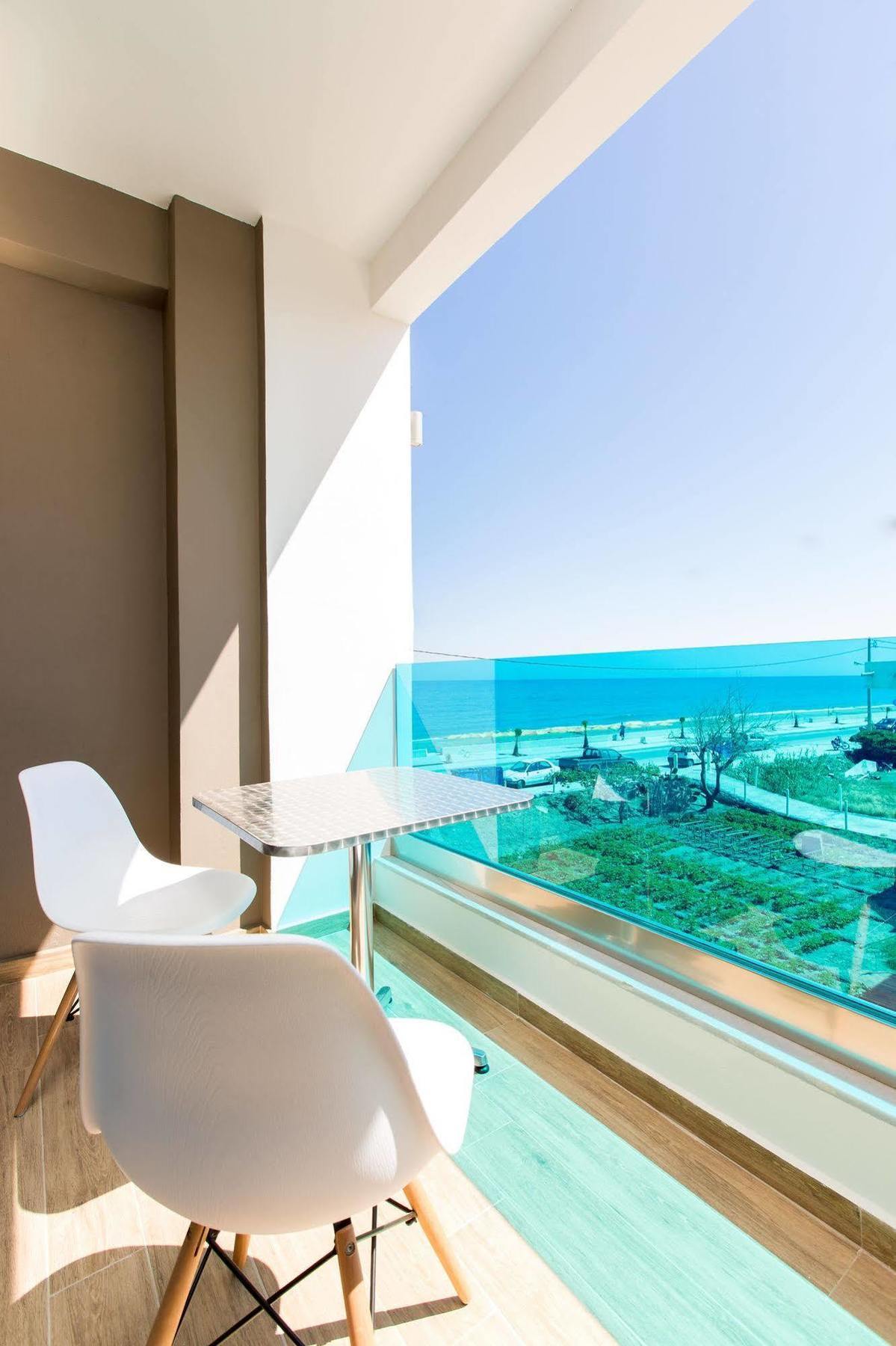 Golden Coast Seaside Apartments Rethymno  ภายนอก รูปภาพ